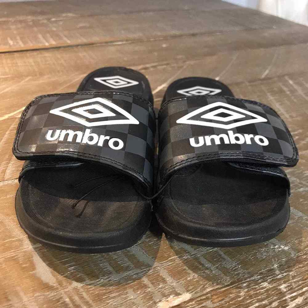 Umbro Boys Athletic Soccar Slides Sandals Size XS Black